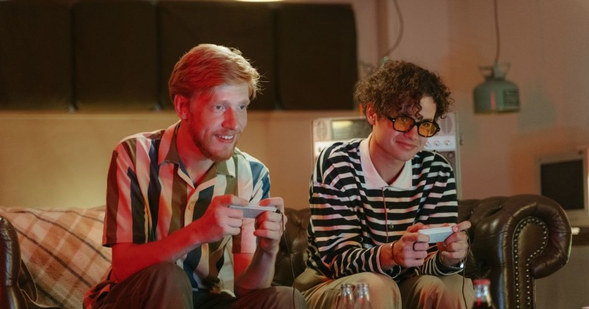 How Online Gaming Became a Modern Social Habit